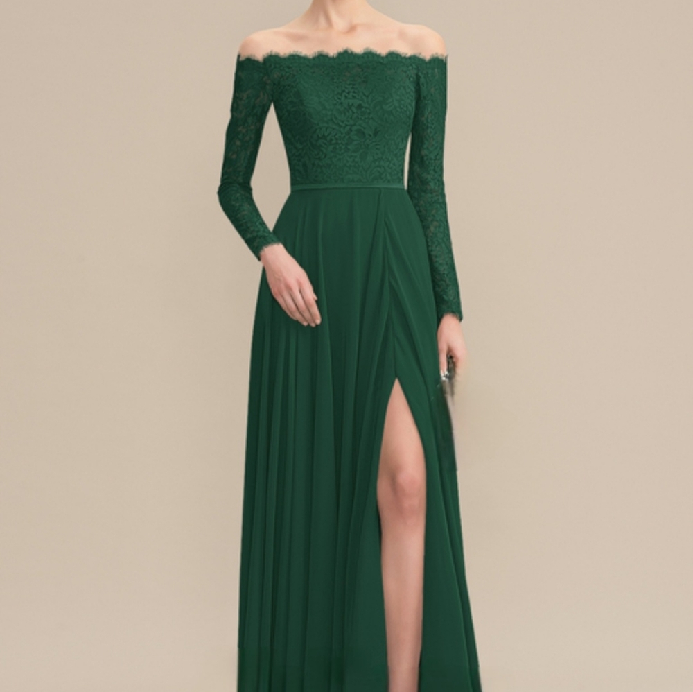 Long dreess,long sleeve very pretty to the right occasion.